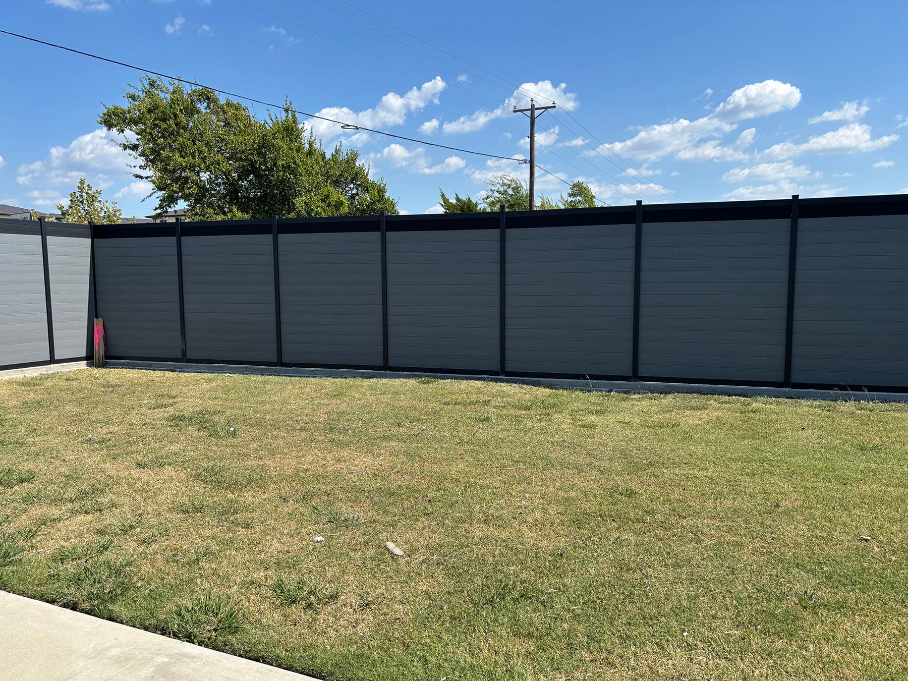Powder-coated aluminum frame fence with crisp modern geometry.
